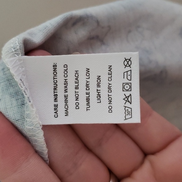 Beautiful beige with blue and purple floral design, scalloped hem, longline tank - Picture 5 of 8